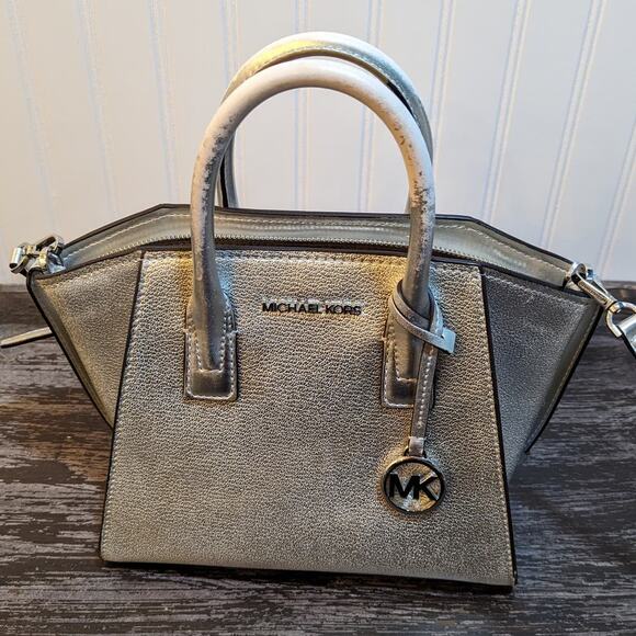 Michael Kors Avril Small Silver Cross Body Purse - Picture 1 of 5